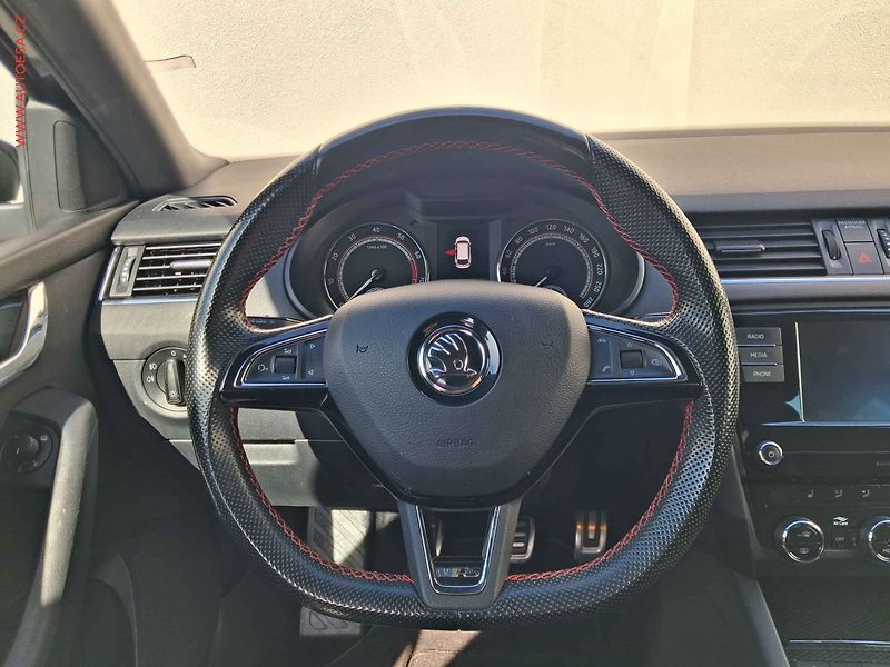 Škoda Octavia (2018) 2.0TSi, RS, LED, +kola, TZ - fotka 11 z 20