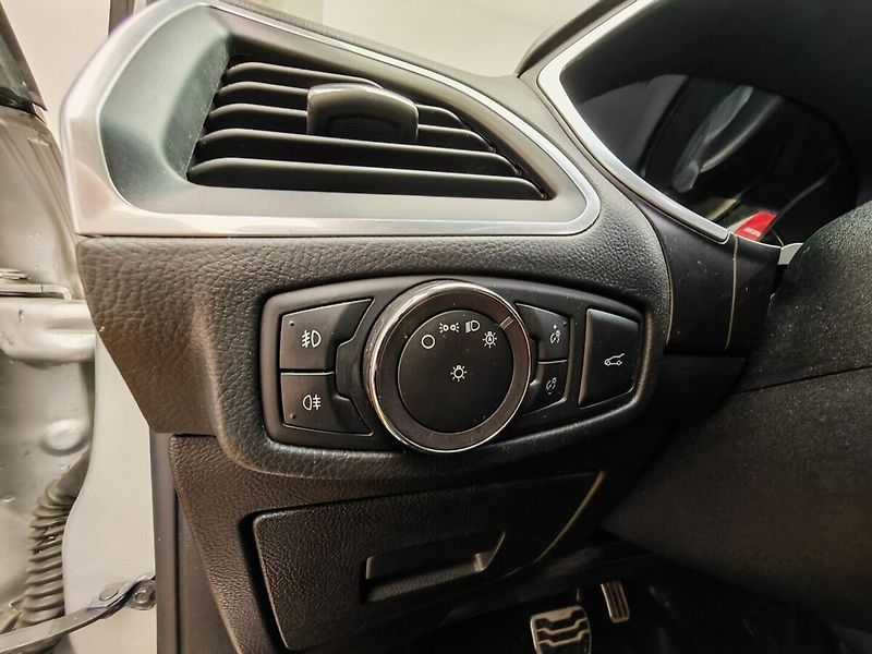 Ford Edge 2.0 Automat, 154 kW - fotka 28 z 44