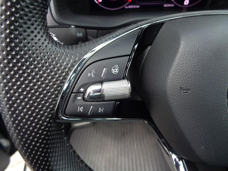 Škoda Karoq 1.5 TSI SPORTLINE  110 KW - fotka 13 z 28