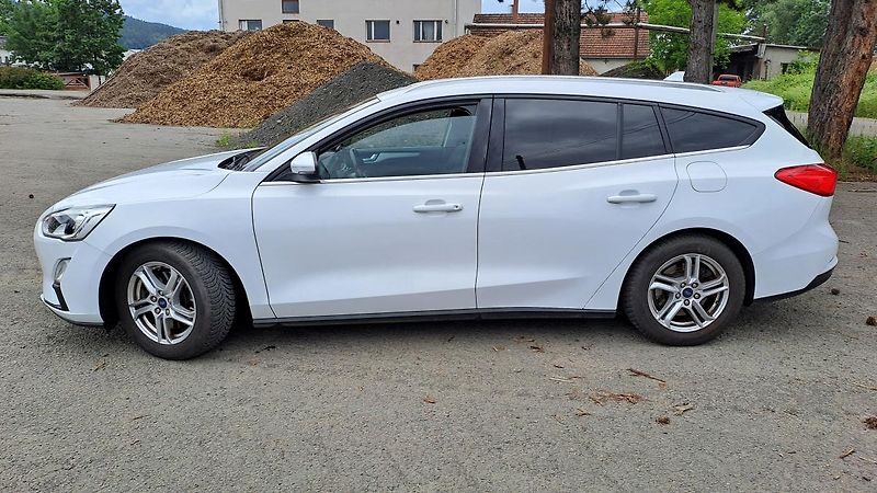 Ford Focus 1.5 TDCI Business NAVI - fotka 4 z 32