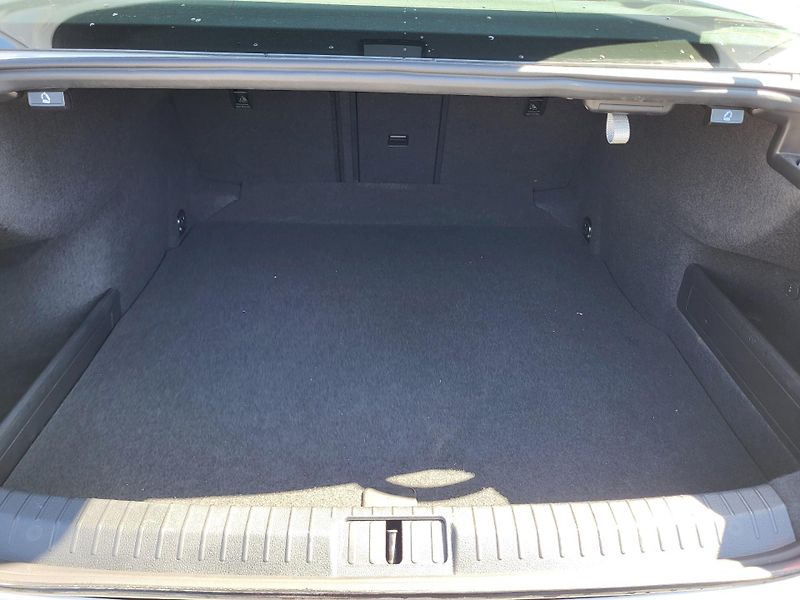 Volkswagen Passat SEDAN 2.0 TDi ELEGANCE *ČR - fotka 41 z 48