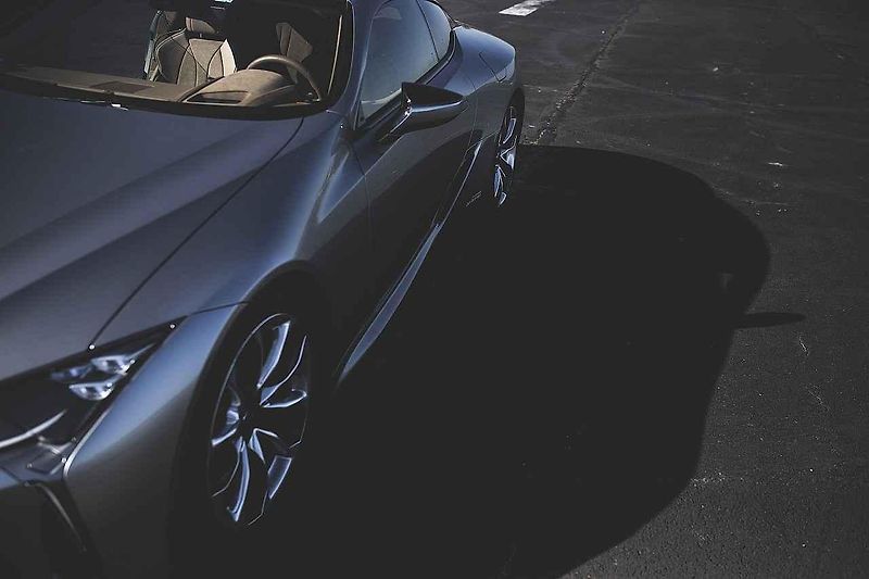 Interiér upraveného Nissanu GT-R.