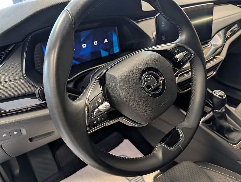 Škoda Octavia 1.5 TSI STYLE PLUS - fotka 16 z 33