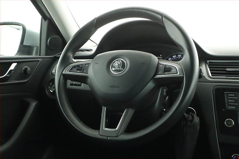 Škoda Rapid (2016) 1.4 TDI, Automat, Tempomat - fotka 15 z 16