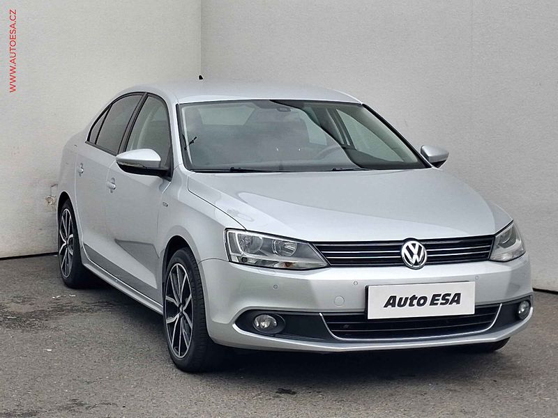 Volkswagen Jetta (2013) 1.2 TSi, Life, navi, +ALU - fotografie inzerátu