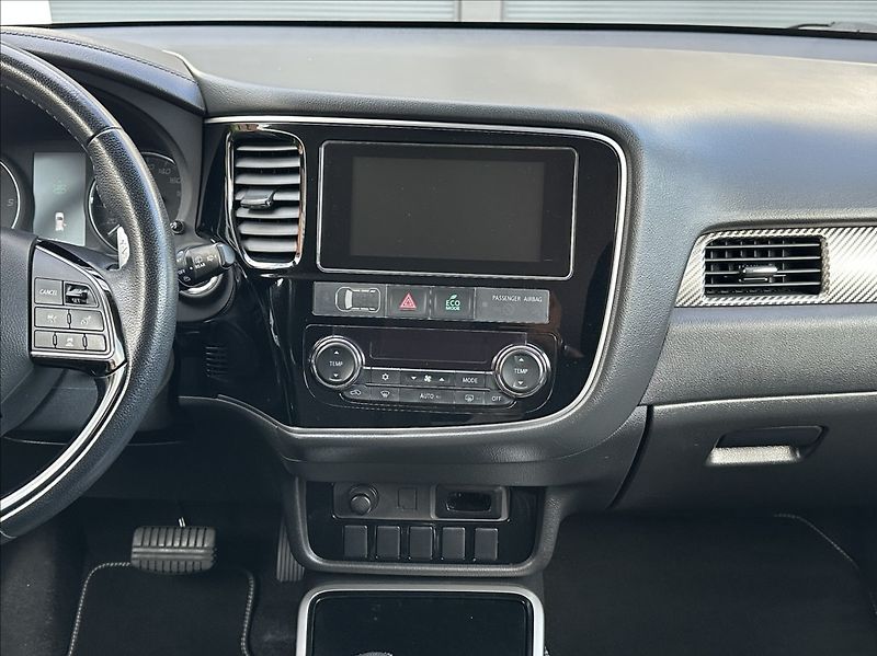 Mitsubishi Outlander 2,2 DI-D 150PS  Intense+ -7 4x - fotka 25 z 53