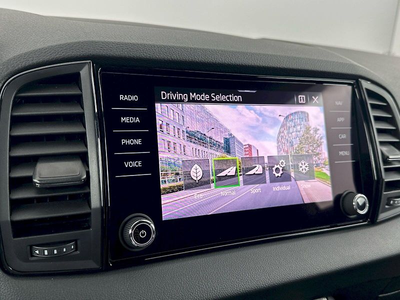 Škoda Karoq (2025) DSG 2.0TDI 110kW 4x4 SportLine - fotka 13 z 35