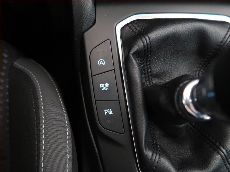 Ford Focus (2022) 1.0 EcoBoost, Tempomat - fotka 18 z 18