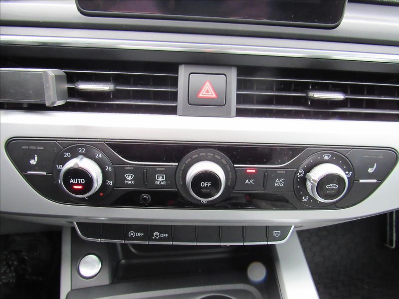 Audi A4 2,0 TDI 110kW Sedan - fotka 20 z 34