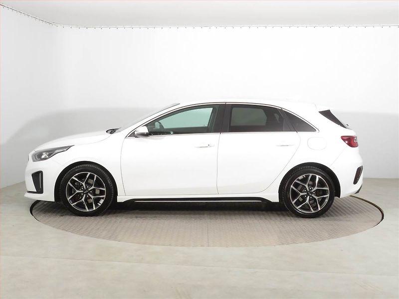 Kia Ceed (2021) GT Line 1.6 CRDi MHEV, Automat - fotka 3 z 17