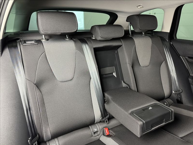 Škoda Octavia 2,0 TDi  DSG Tour Virtual LED - fotka 15 z 45
