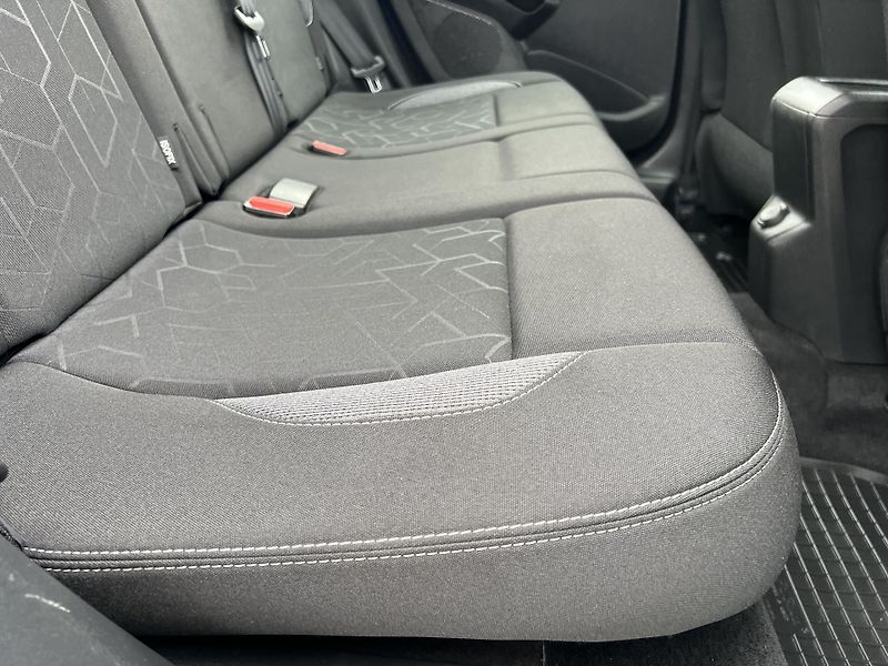 Peugeot 2008 1.2i KAMERA PŮVOD ČR 1.MAJ. - fotka 30 z 44