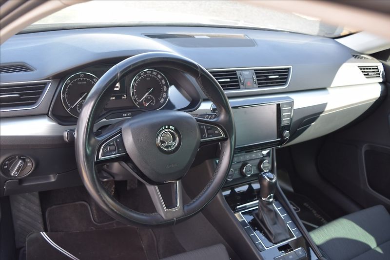 Škoda Superb 2,0 TDI 110KW NÍZKÉ KM DSG - fotka 16 z 50