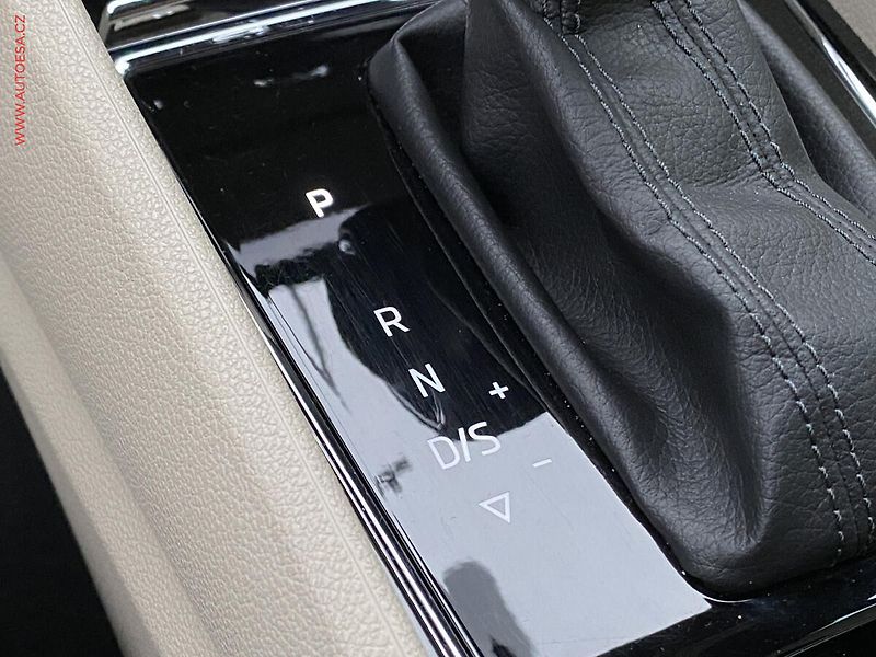 Škoda Karoq (2018) 2.0TDi 4x4, DSG, LED, park - fotka 14 z 18