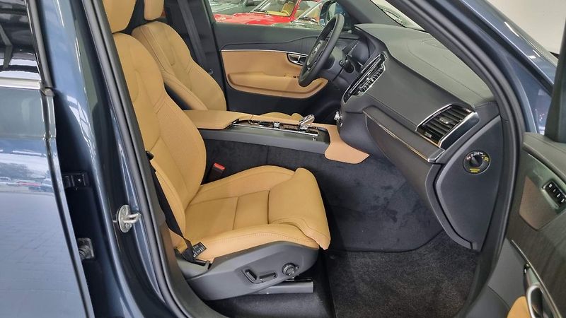 Volvo XC90 (2025) B5 2.0L 250+14 HP AT8 AWD PLUS - fotka 7 z 20