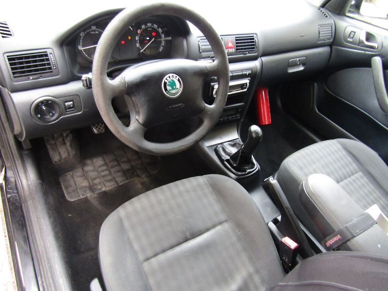 Škoda Octavia (2008) 1.9 TDI 74kW BEZ KOROZE - fotka 13 z 35