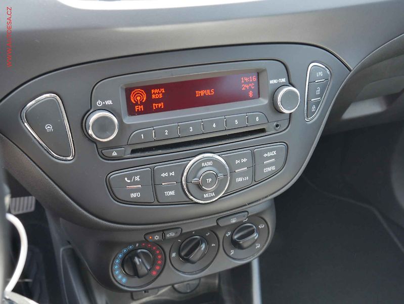 Opel Corsa (2018) 1.4i, 1.maj,ČR, AC - fotka 11 z 15