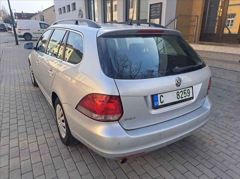 Volkswagen Golf 1,6 TDI Variant - fotka 7 z 43