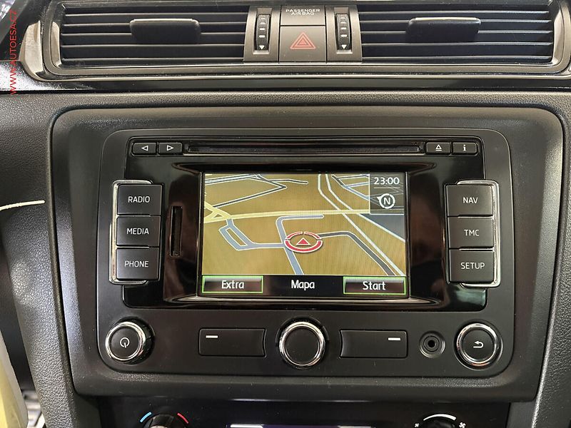 Škoda Rapid (2014) 1.2 TSi, Style, xenon, panor - fotka 11 z 16