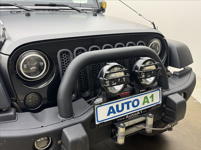 Jeep Wrangler 3,6 209kW AT PENTASTAR SERVIS - fotka 30 z 44