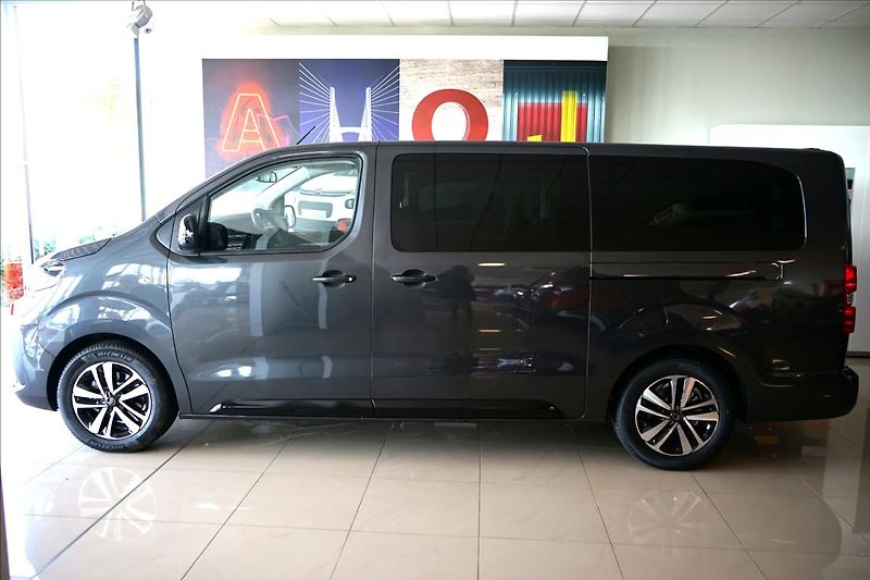 Citroën SpaceTourer (2026) 2,2 BlueHDi 180 EAT8 SHINE XL - fotka 4 z 20