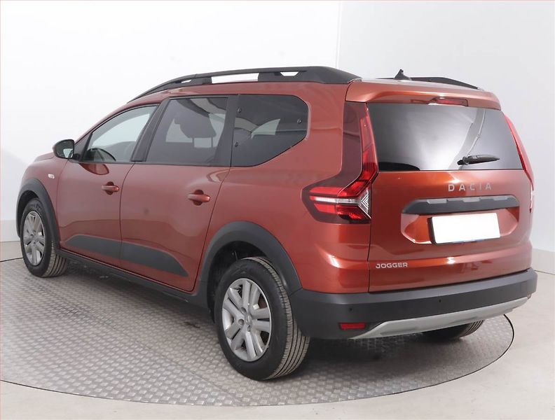 Dacia Jogger (2022) Comfort 1.0 TCe, 7 míst - fotka 4 z 17