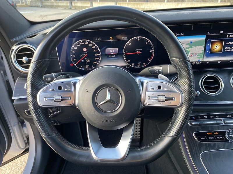 Mercedes-Benz Třídy E E 220d 4MATIC AMG - fotka 28 z 28