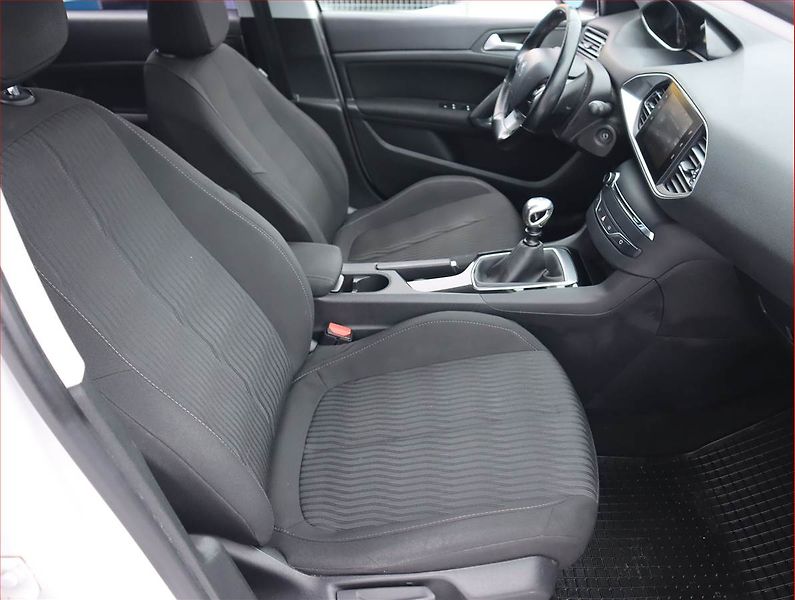 Peugeot 308 (2017) 1.6 BlueHDi, Serv.kniha - fotka 9 z 17