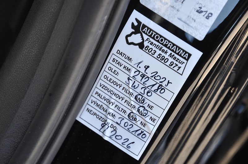 Audi A4 2.0TDi 110kW KOMBI Automat - fotka 12 z 20