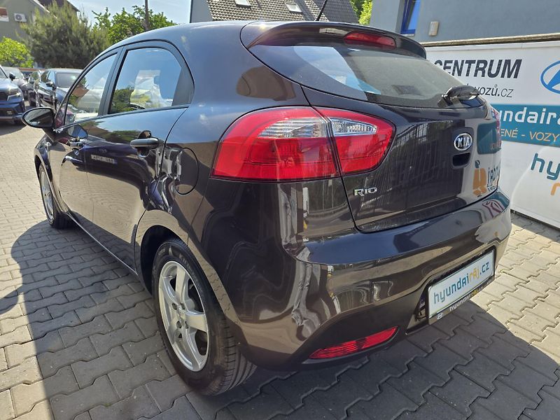 Kia Rio 1.4-1MAJITEL-SERVISOVÁNO-KLIMA - fotka 7 z 16