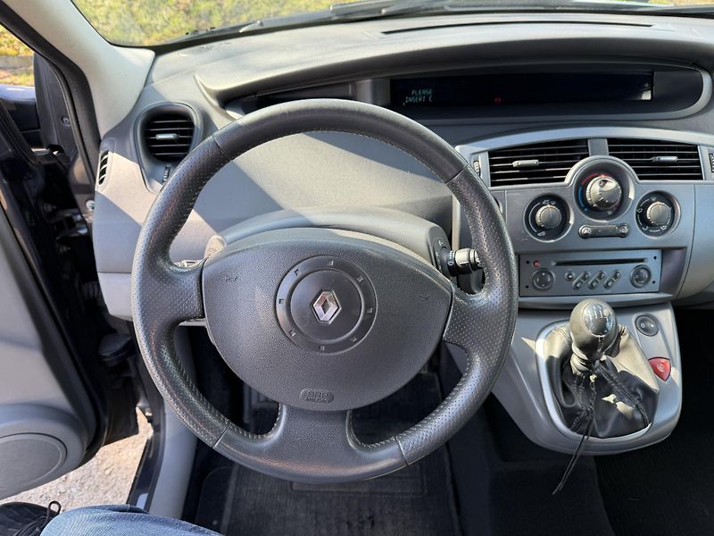 Renault Grand Scénic 1.9DCi 7 MIST - fotka 17 z 20