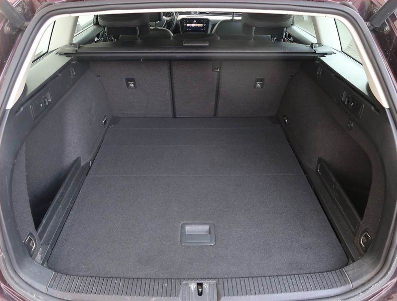 Volkswagen Passat (2018) R-Line 2.0 TDI, 4X4, Automat - fotka 14 z 21