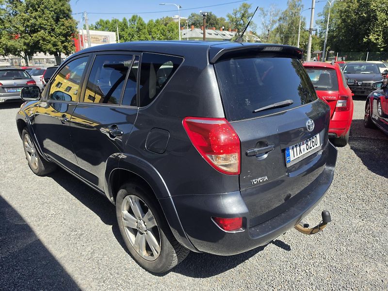 Toyota RAV4 2.2D-Cat 130kw 4x4 - fotka 3 z 21
