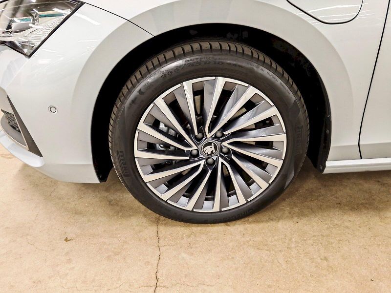 Škoda Superb (2025) iV 1.5 TSI 150 kW DSG L&K - fotka 33 z 33