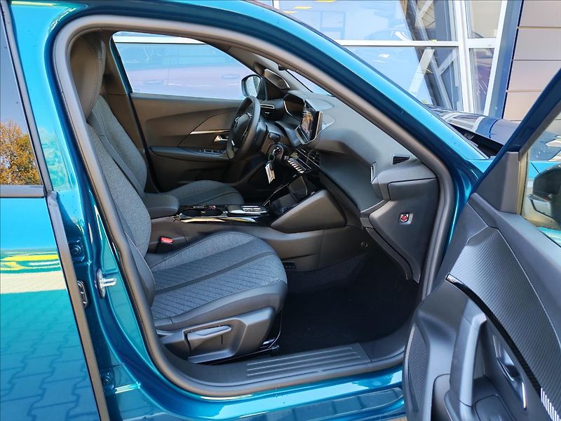 Peugeot 2008 (2026) 1.2 ALLURE Hybrid 110 e-DCS6 - fotka 5 z 18