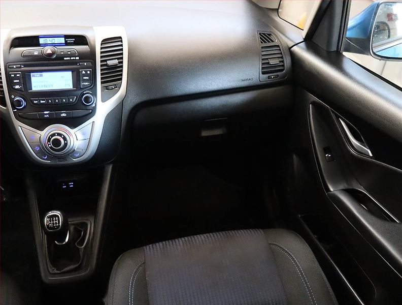 Hyundai ix20 (2017) 1.6 CVVT, ČR,1.maj - fotka 8 z 18
