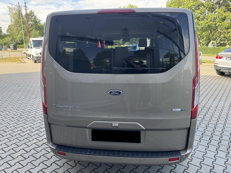 Ford Tourneo Custom (2021) 2,0 ECOBLUE HYBRID L2 - fotka 6 z 25