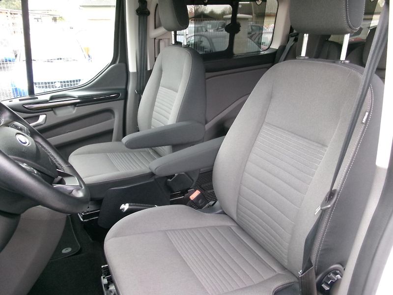 Ford Tourneo Custom (2022) 2,0TDCi L2H1 ZÁRUKA FORD  - fotka 14 z 36