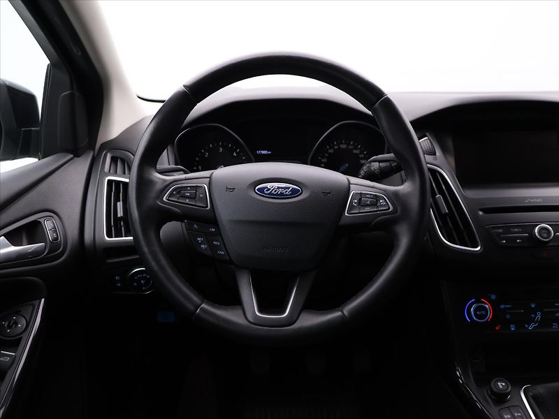 Ford Focus 1.5 TDCI 88kW Aut. Klima Navi - fotka 15 z 31