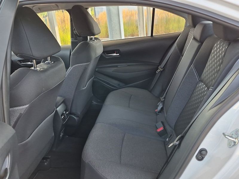 Toyota Corolla Comfort  1,5 92 kW SD - fotka 13 z 24