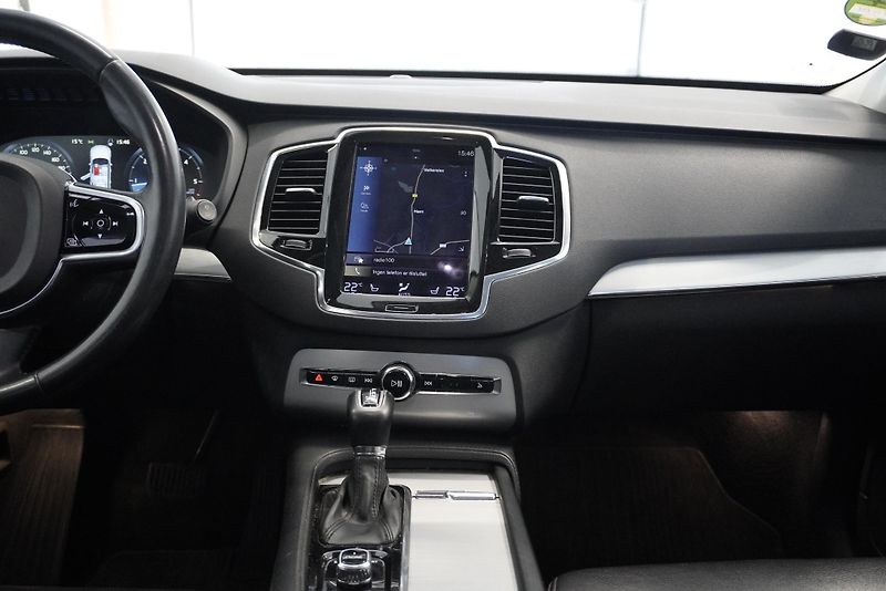 Volvo XC90 D5 MOMENTUM 4WD - fotka 23 z 33