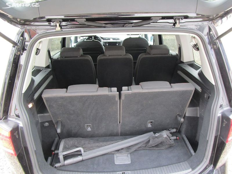 Volkswagen Touran 1,2TSI-81KW-NOVÁ STK+OLEJ - fotka 14 z 31