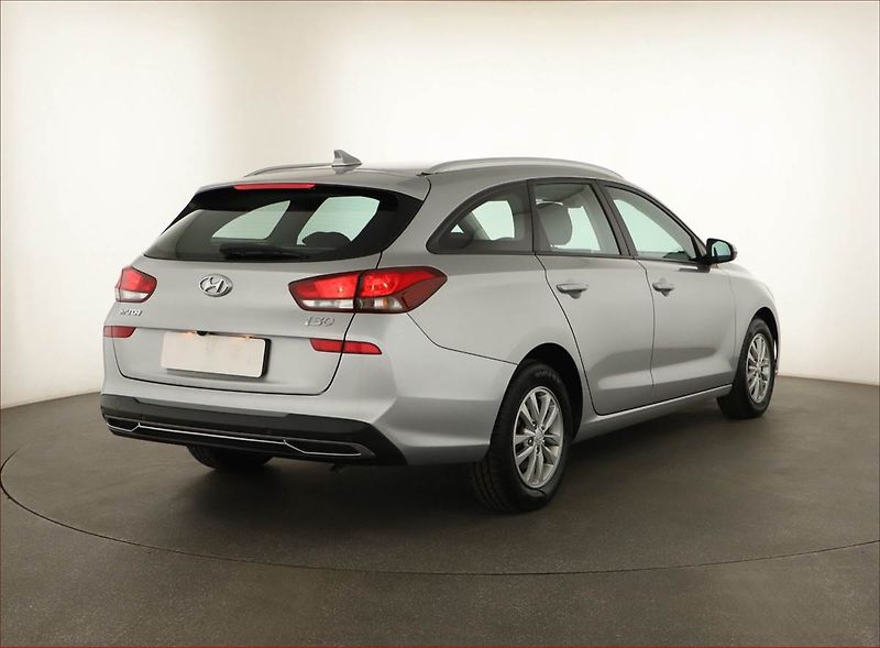 Hyundai i30 (2023) Comfort 1.0 T-GDI, ČR,1.maj - fotka 5 z 13
