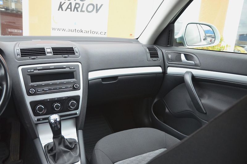 Škoda Octavia (2009) 1.6 MPi 75kW Ambition / ČR - fotka 22 z 31