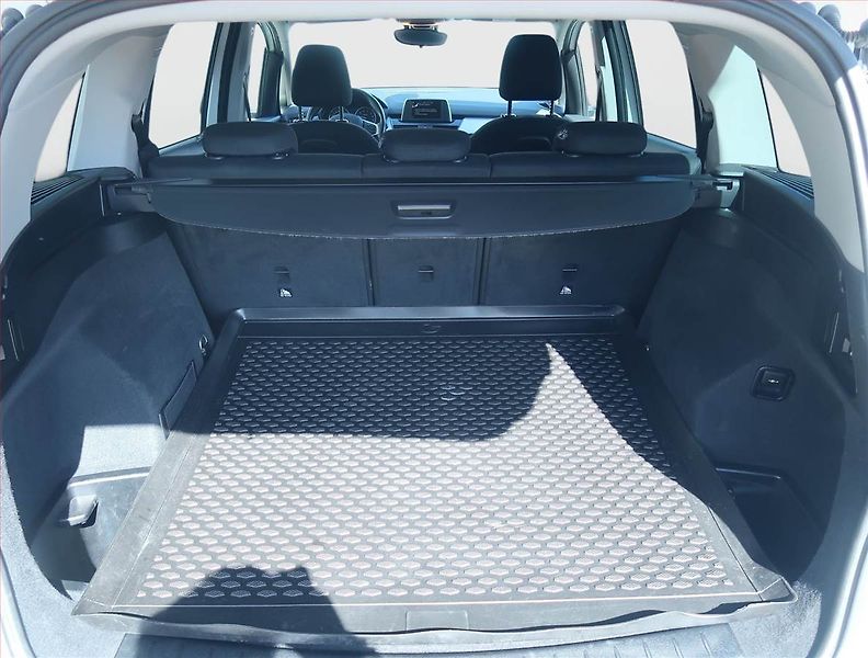 BMW Řada 2 (2017) 218i Gran Tourer, Serv.kniha - fotka 13 z 18