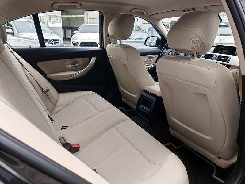 BMW Řada 3 320i xDrive, 1.majitel - fotka 10 z 25