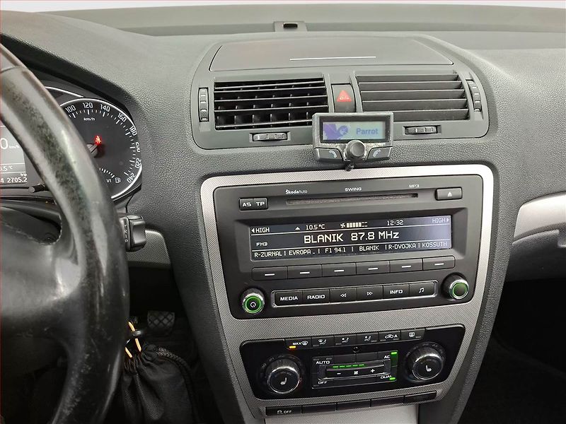 Škoda Octavia (2011) 1.6 TDI, Tempomat - fotka 12 z 16