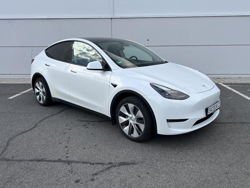 Tesla Model Y Long Range, Tažné, 90% SOH - fotka 2 z 21