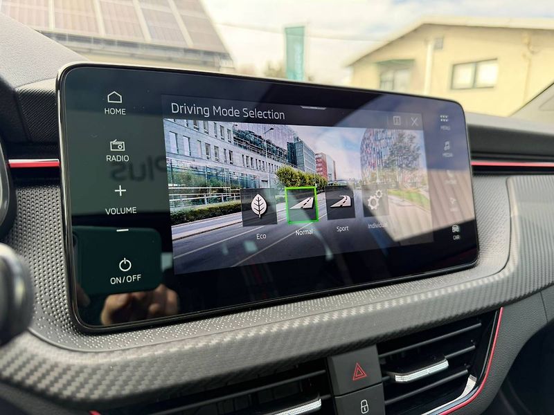 Škoda Kamiq Monte Carlo 1,0 TSI 85 kW 7° D - fotka 17 z 42