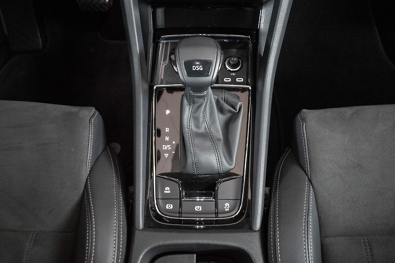 Škoda Karoq 1.5 TSI STYLE+*DSG*WEBASTO*ČR - fotka 24 z 44